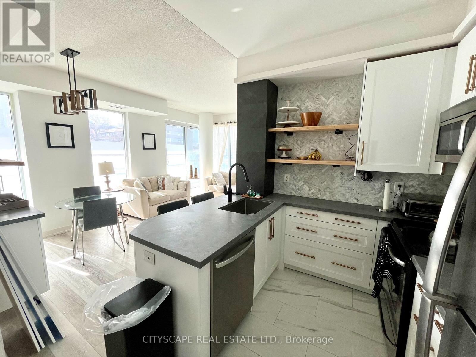 Property Photo:  260 Sackville Street 303  ON M5A 0B3 