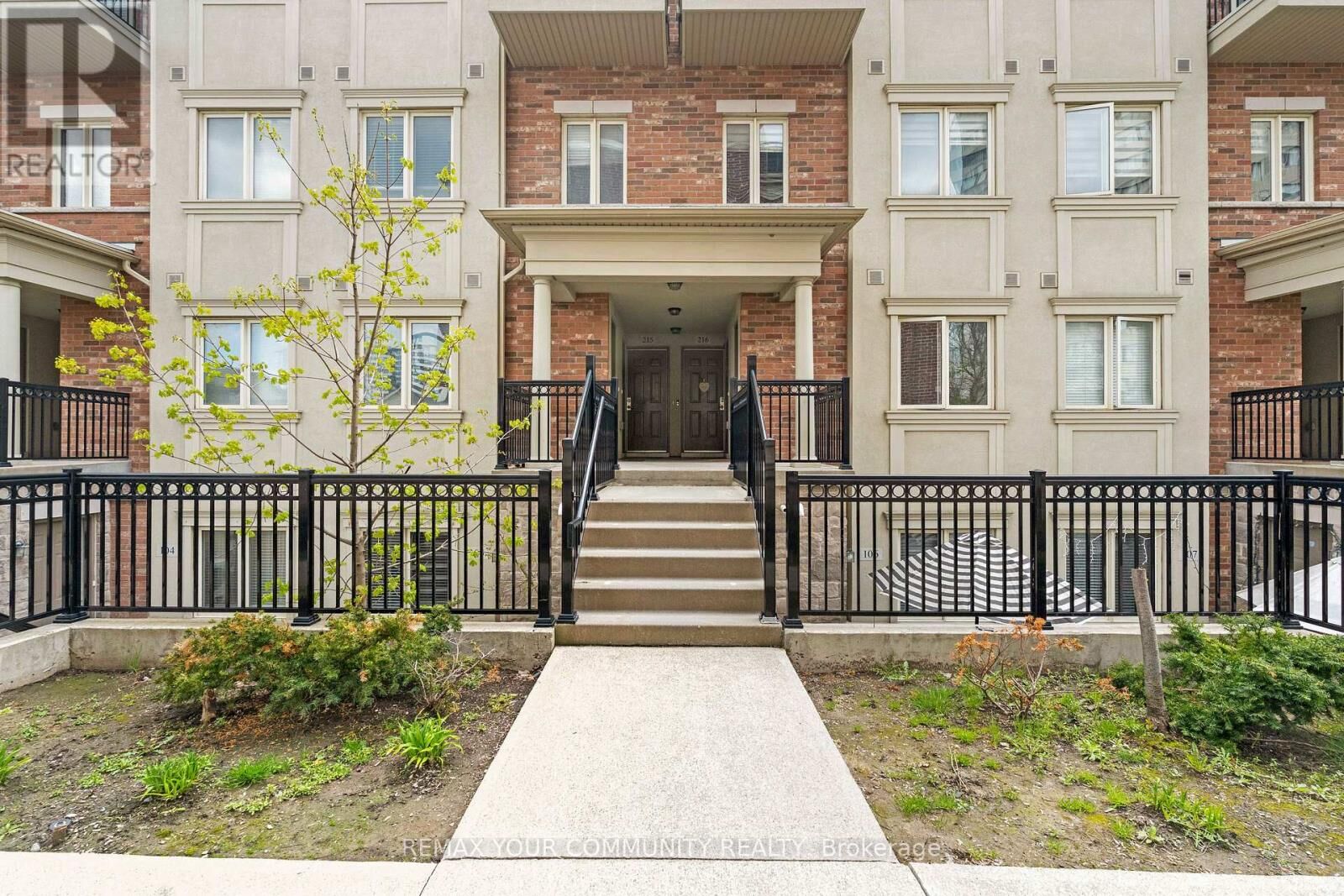 Property Photo:  17 Coneflower Crescent 218  ON M2R 0A5 