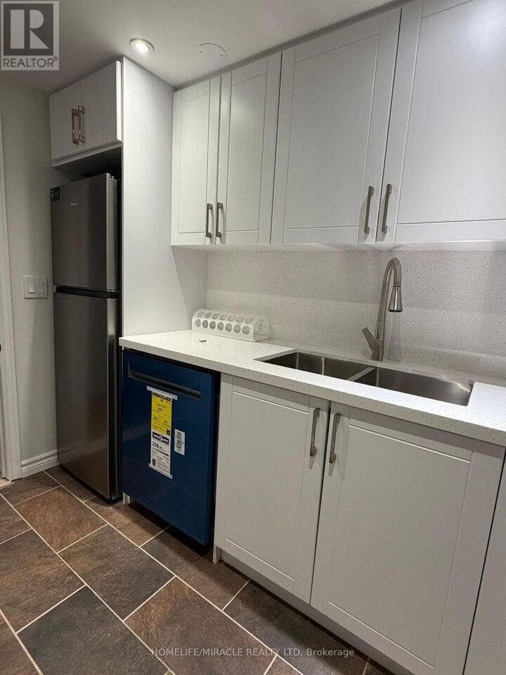 Property Photo:  17 Tarmack Drive  ON L4E 0E8 