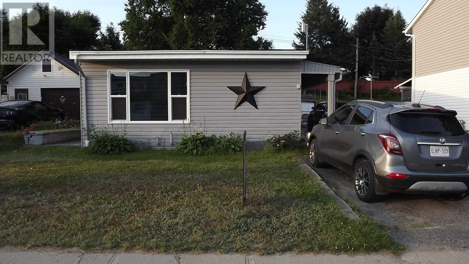 Property Photo: 107 Hutchison Ave ON P5A 1W9