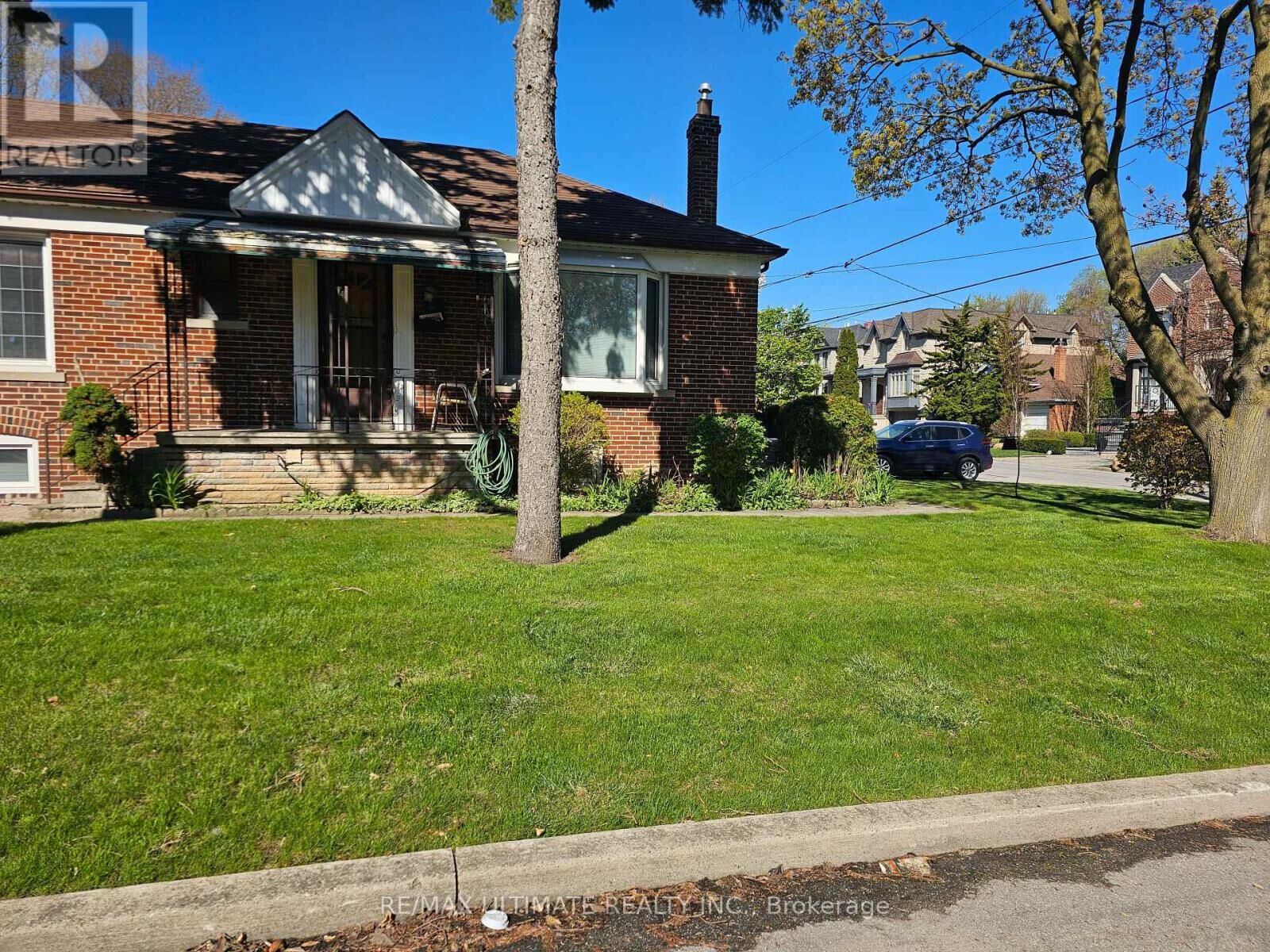 Property Photo:  519 Douglas Avenue  ON M5M 1H7 