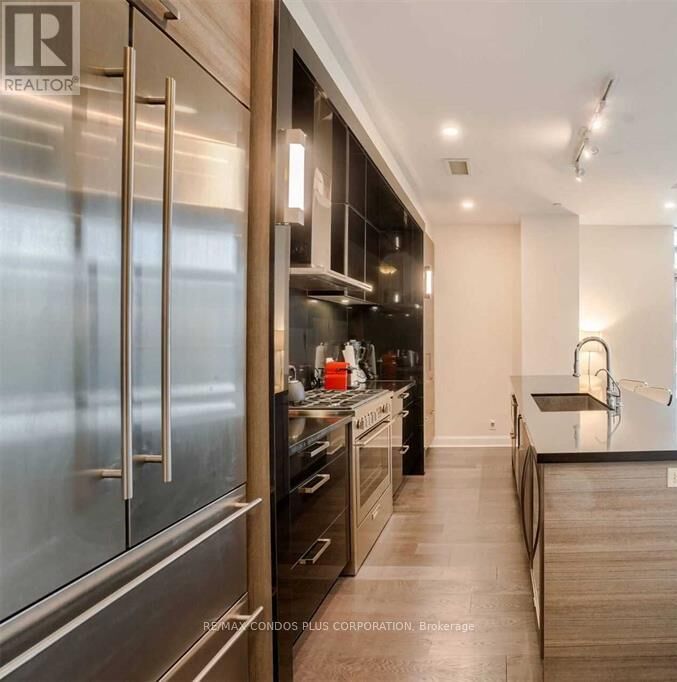 Property Photo:  33 Shore Breeze Drive 3901  ON M8V 0G1 