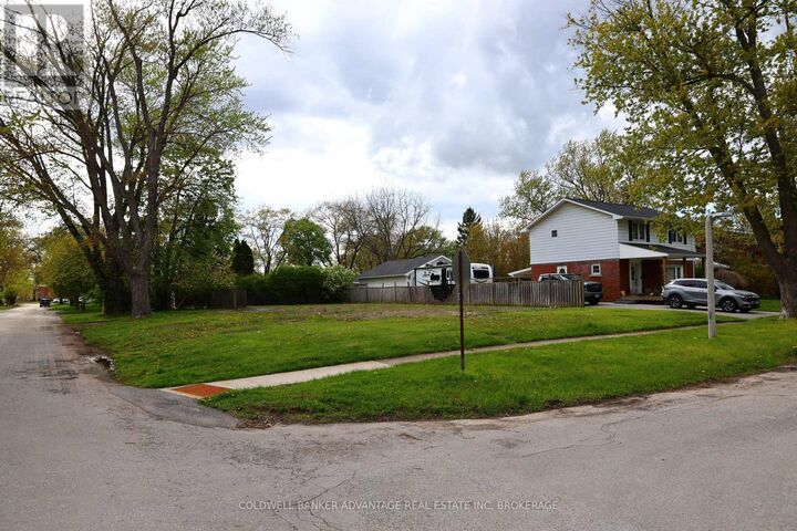 Property Photo:  74 Summit Avenue  ON L3C 4G7 
