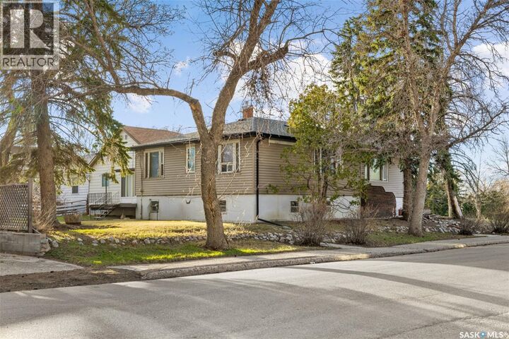 Property Photo:  3301 Regina Avenue  SK S4S 0H3 
