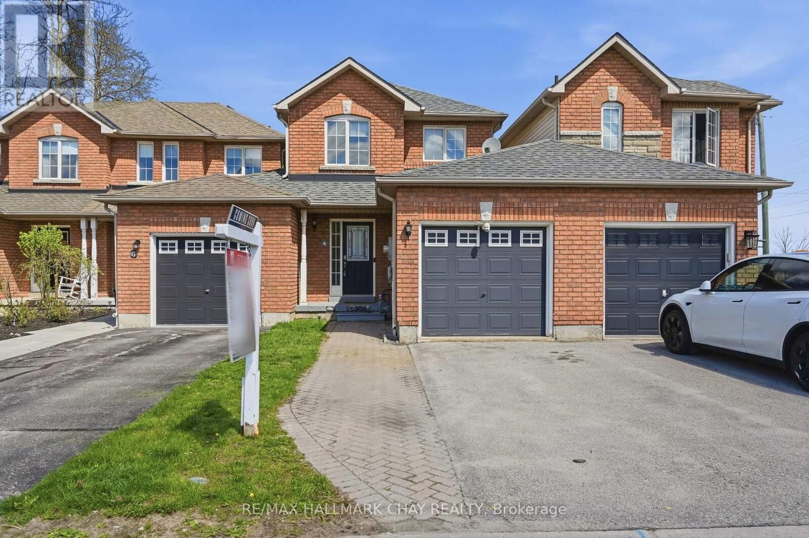 Property Photo:  4 Hawthorne Crescent  ON L4N 8K1 