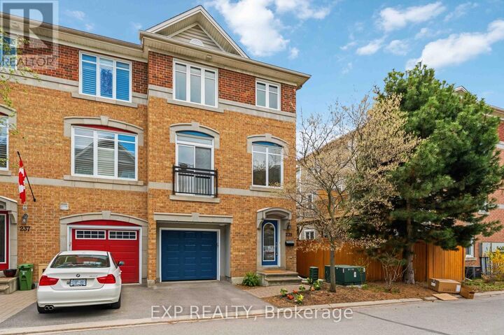 Property Photo:  239 West Village Private  ON K1Z 1E2 