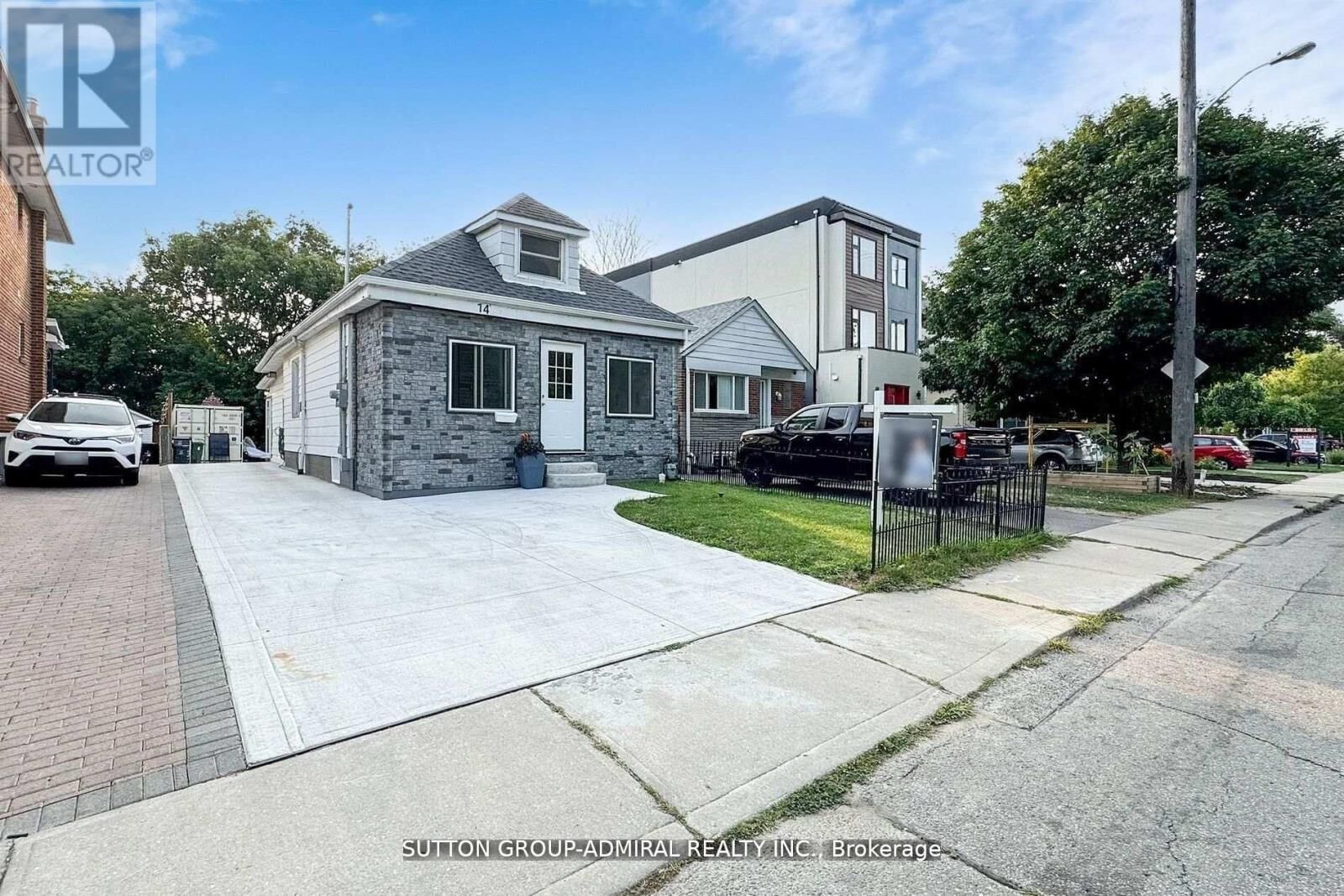 Property Photo:  14 Spears Street  ON M6N 3X7 