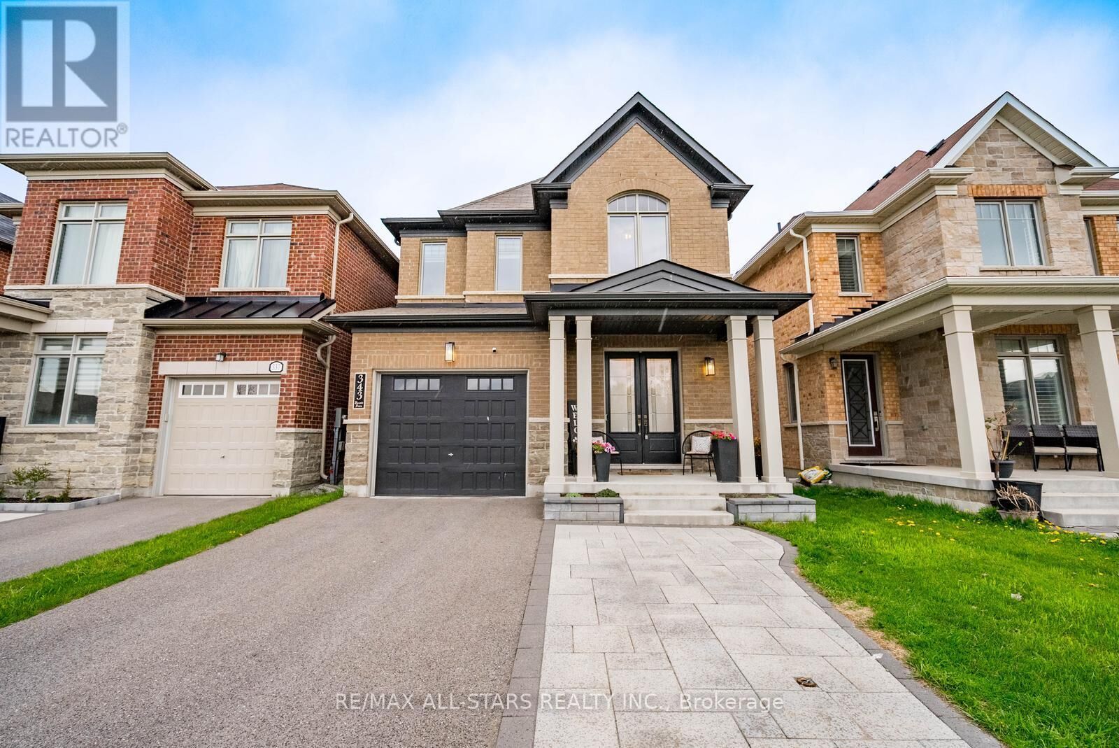 Property Photo:  343 Busato Drive  ON L4A 4V1 