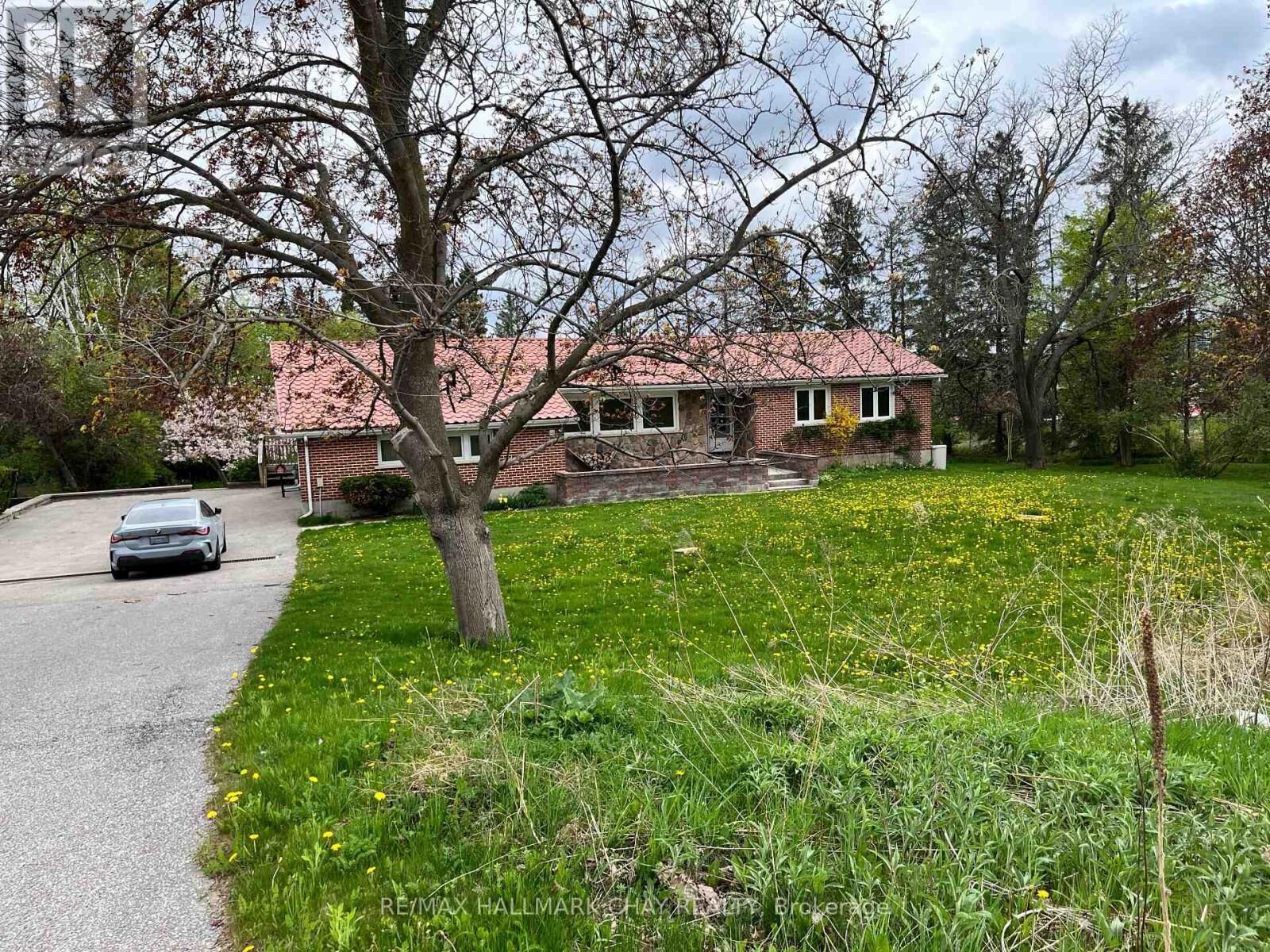 Property Photo:  595 Big Bay Point Road East  ON L4N 3Z9 