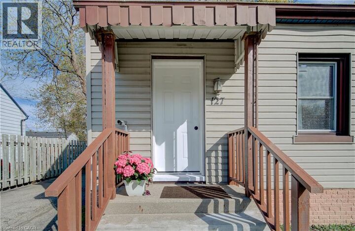 Property Photo:  127 Chopin Drive  ON N3H 1J4 