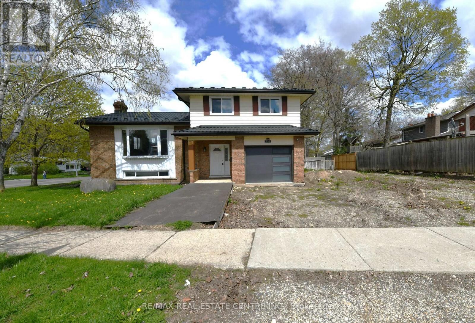 Property Photo:  110 Silverspring Crescent  ON N2M 4P4 