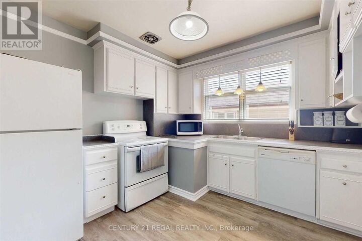 Property Photo:  5 Stevenvale Drive Main  ON M1G 1C6 