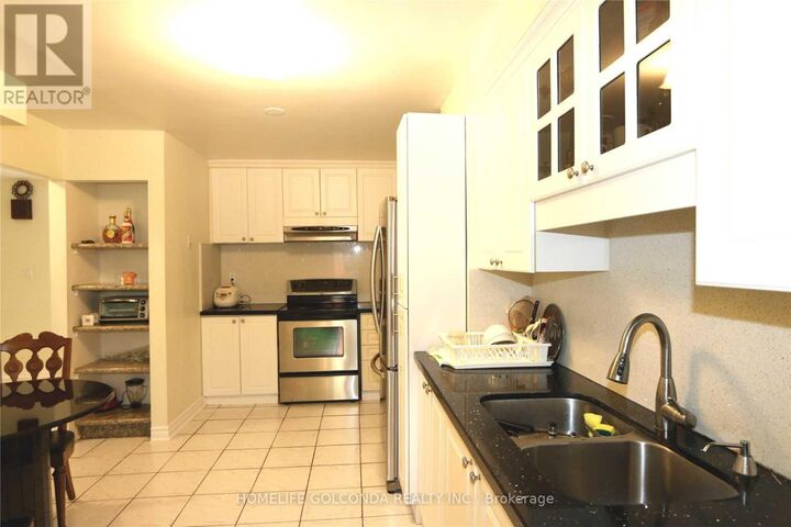 Property Photo:  6 La Peer Boulevard  ON M1W 2G5 