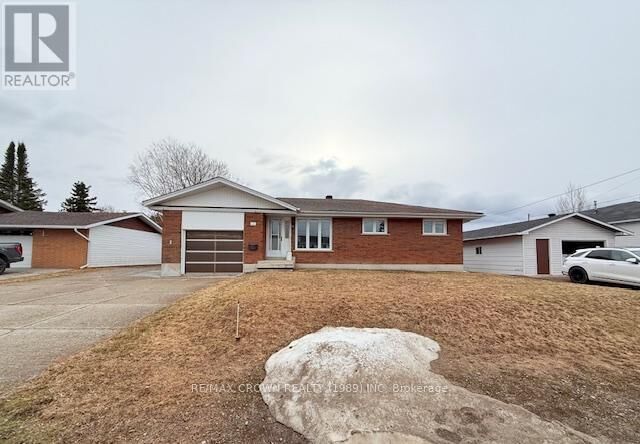 Property Photo: 17 Erickson Avenue ON P5N 2K8