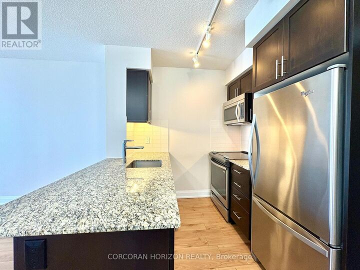 Property Photo:  18 Graydon Hall Drive 706  ON M3A 0A4 