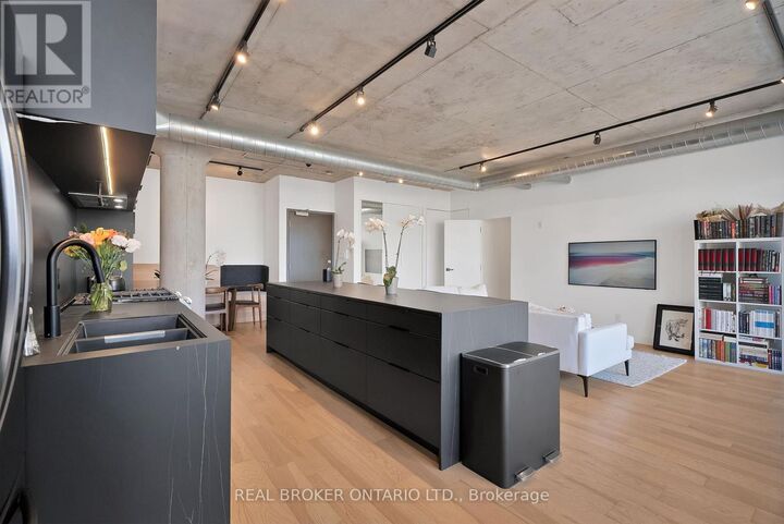 Property Photo:  42 Camden Street  ON M5V 1V1 