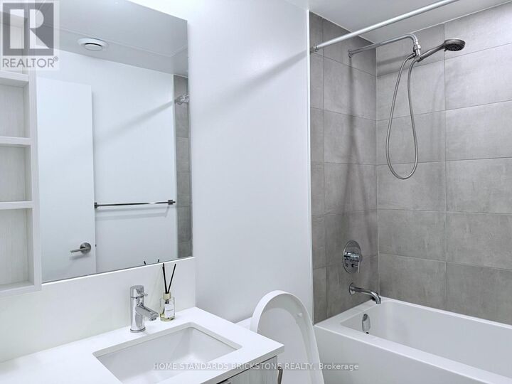 Property Photo:  8 Wellesley Street West 3507  ON M4Y 0J5 