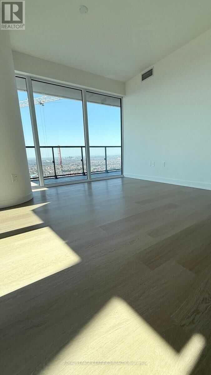 Property Photo:  448 Burnhamthorpe Road 3411  ON L5B 4M6 