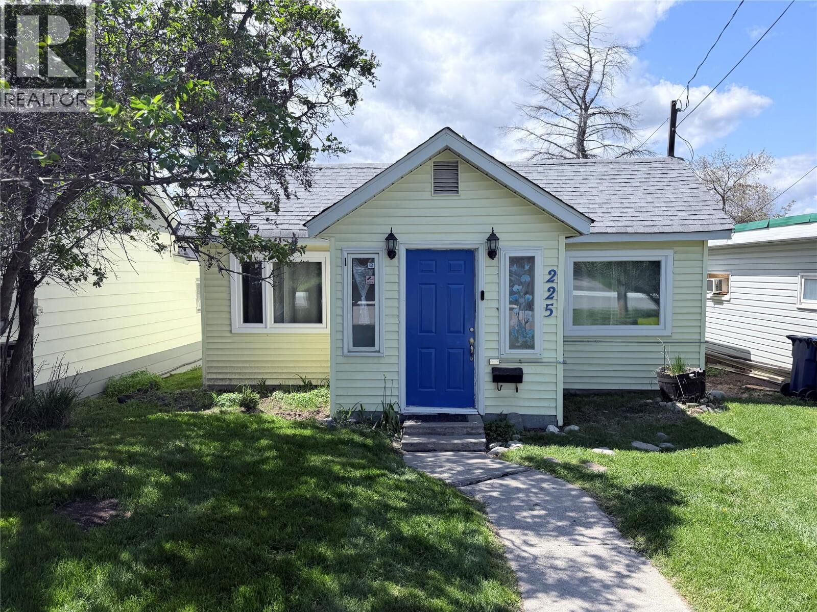 Property Photo:  225 16 Avenue South  BC V1C 2Z5 
