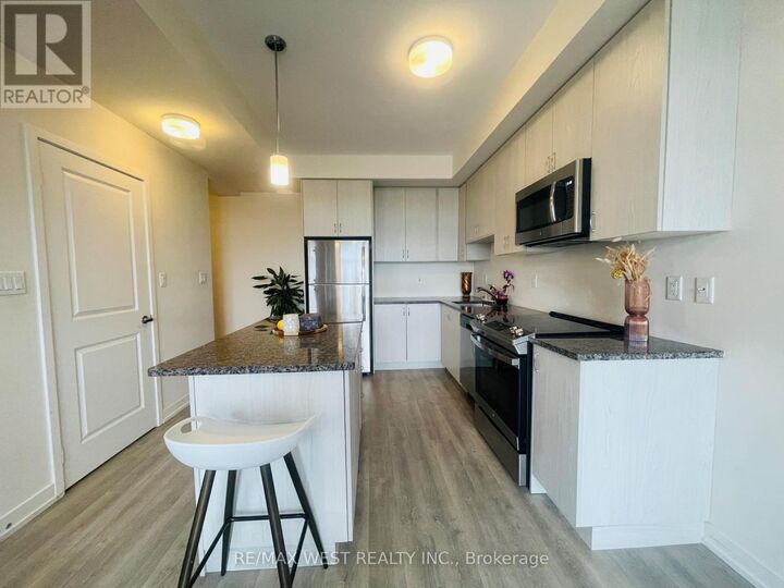 Property Photo:  2550 Castlegate Crossing Drive 216  ON L1X 0G4 