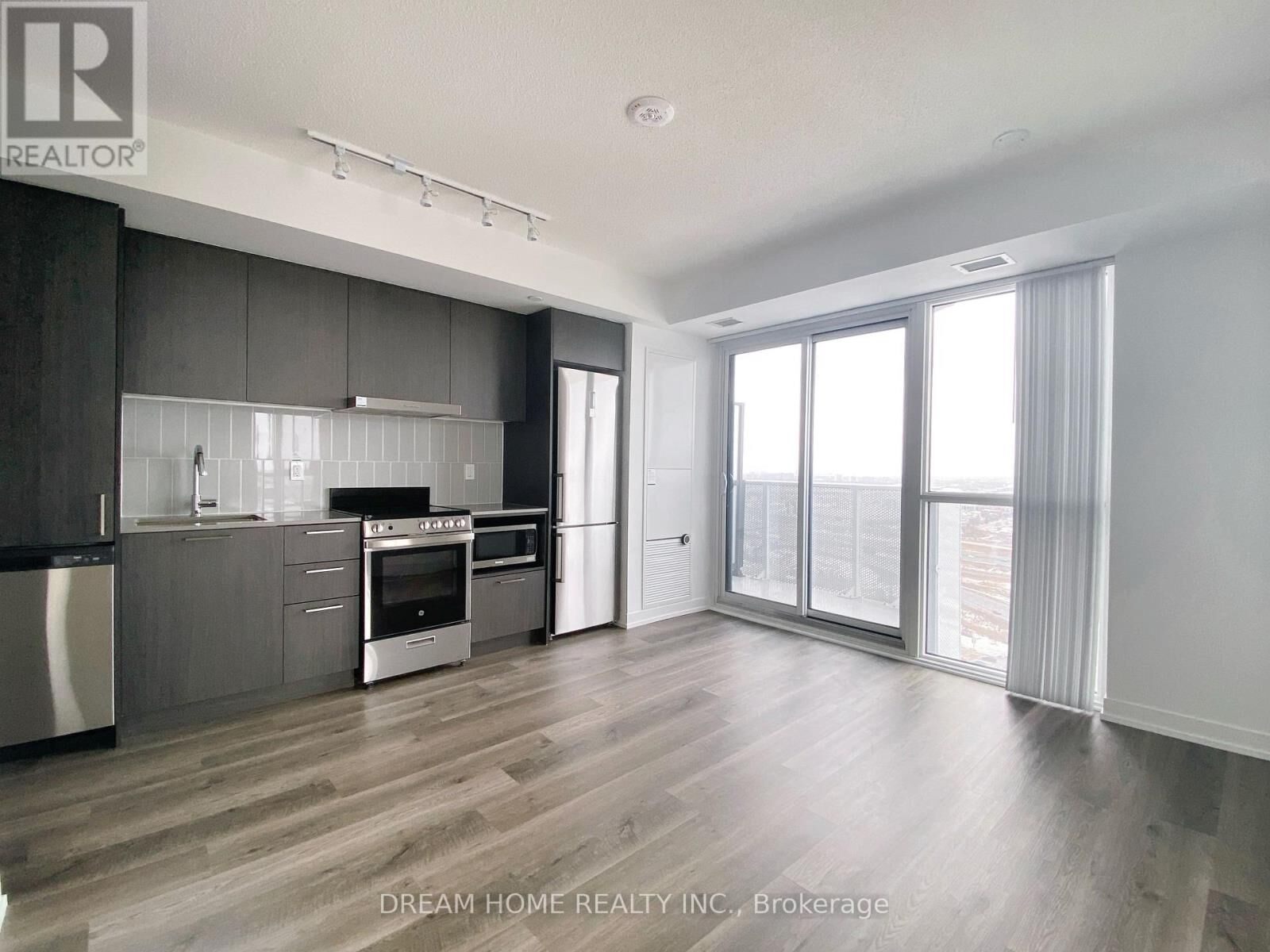 Property Photo:  195 Commerce Street 2711  ON L4K 0P9 