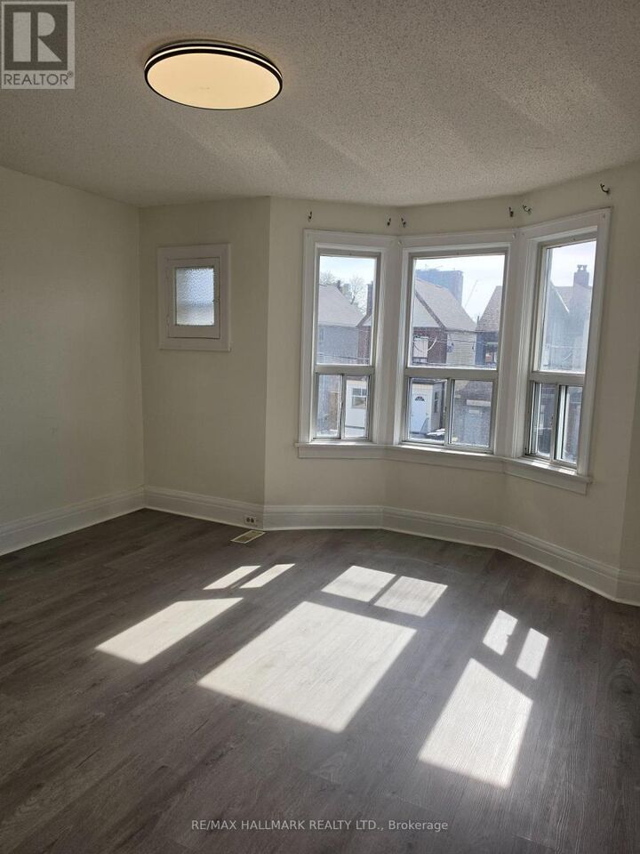 Property Photo:  797 Ossington Avenue Upper  ON M6G 3T8 