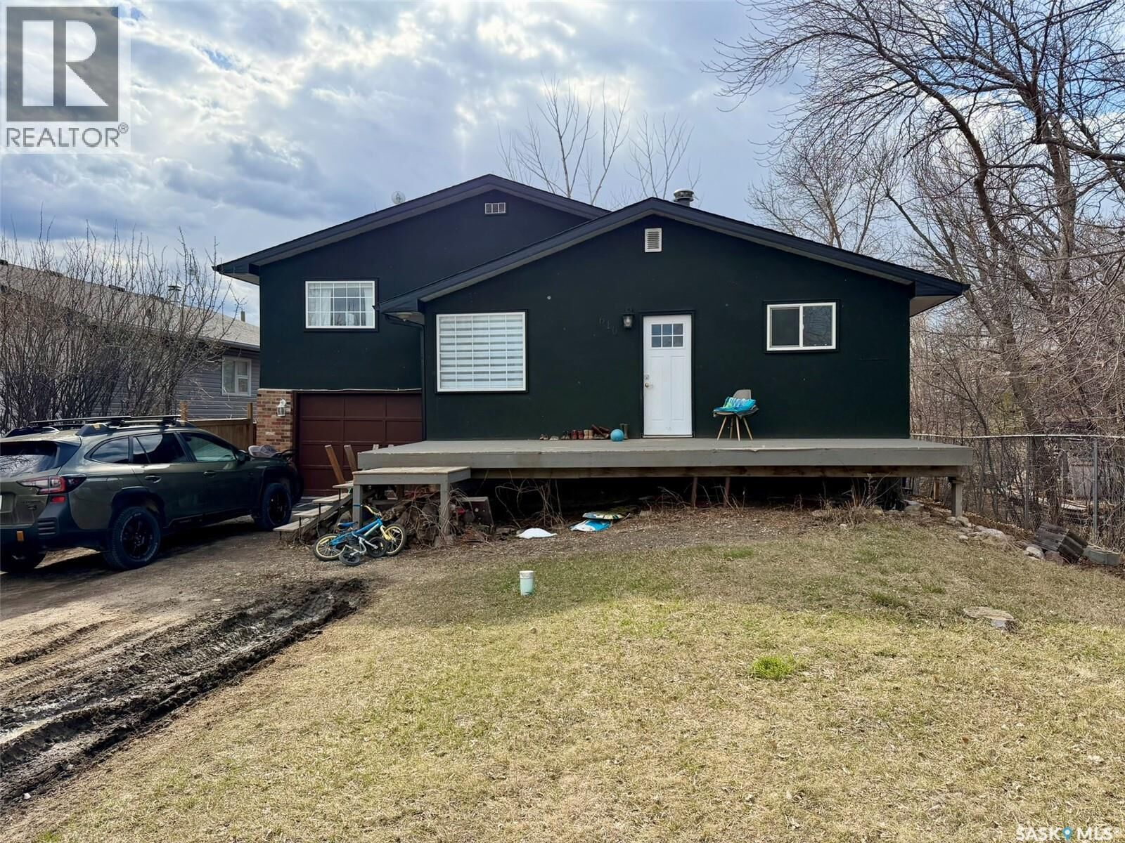 Property Photo:  610 Aurora Street  SK S0G 4L0 