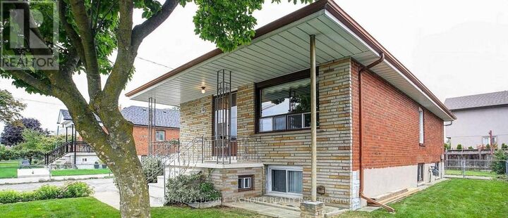 Property Photo:  10 Rosewood Avenue  ON M8Z 1X4 