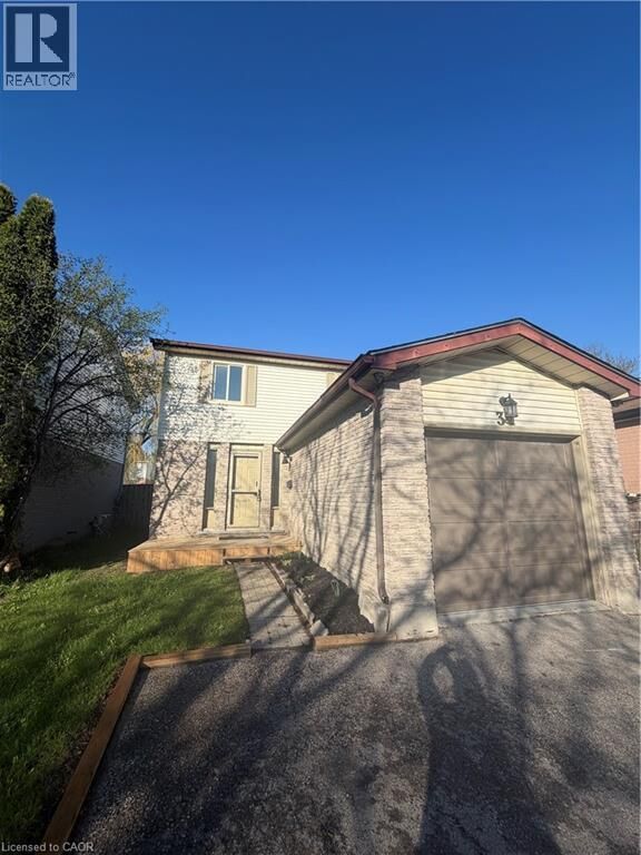 Property Photo:  39 Camrose Court  ON N2M 5J4 
