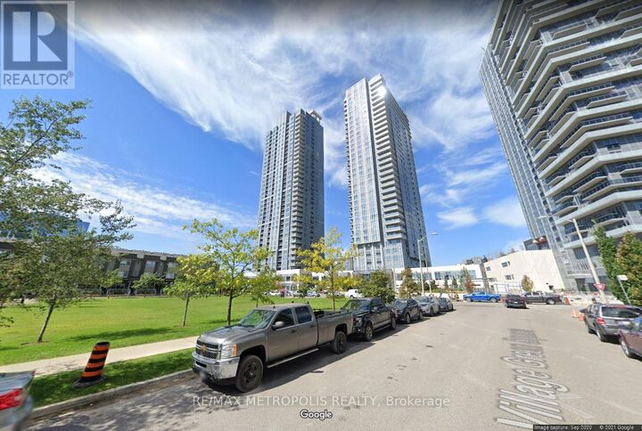 Property Photo:  255 Village Green Square 609  ON M1S 0L3 