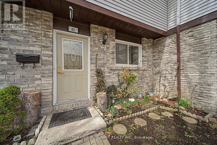 Property Photo:  45 Hansen Road North 61  ON L6V 3C5 