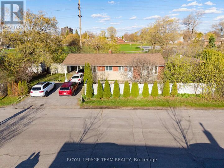 Property Photo:  925 Moorvale Street  ON K1K 3K9 