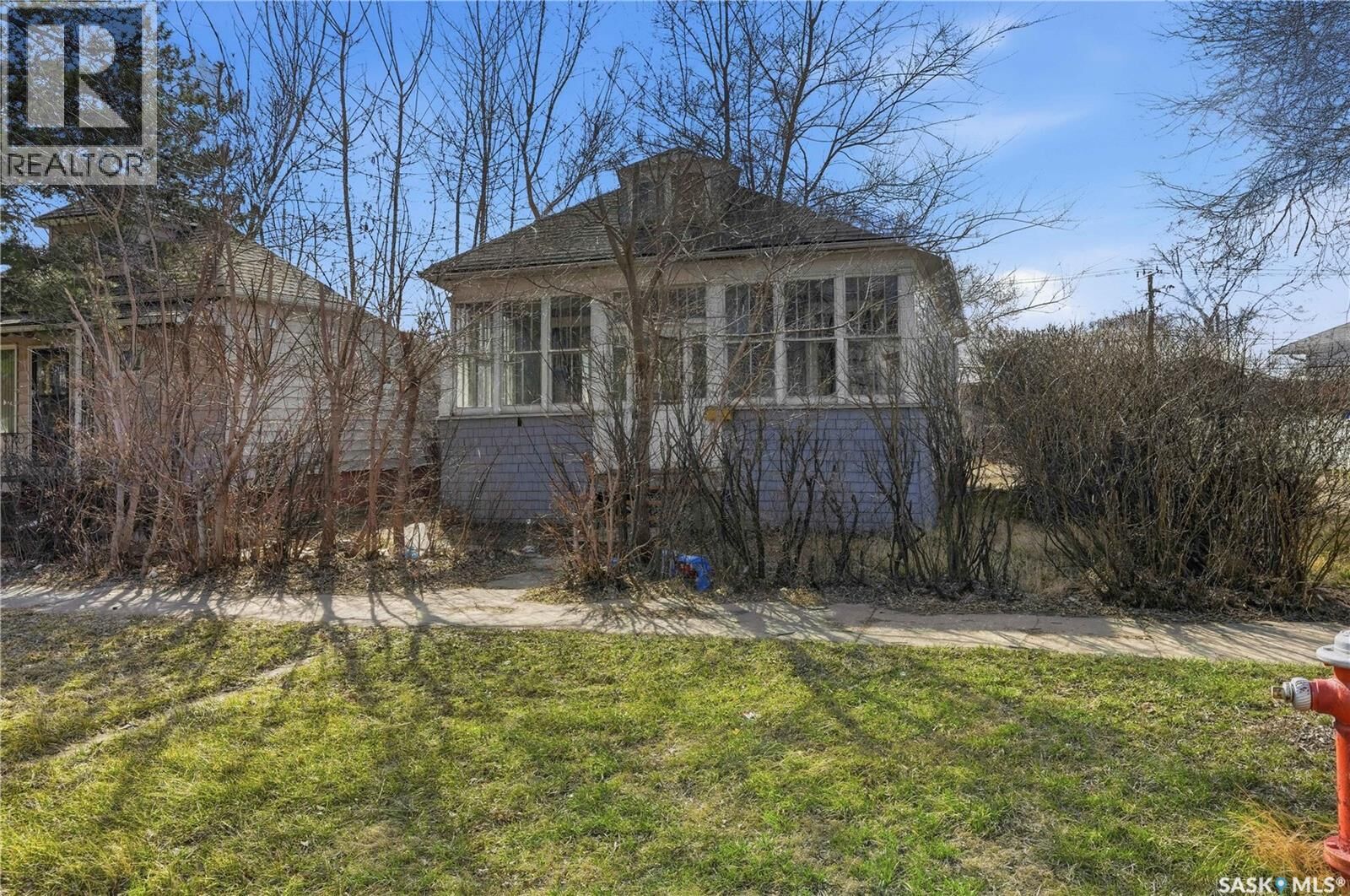Property Photo:  1284 3rd Avenue NE  SK S6H 1G3 