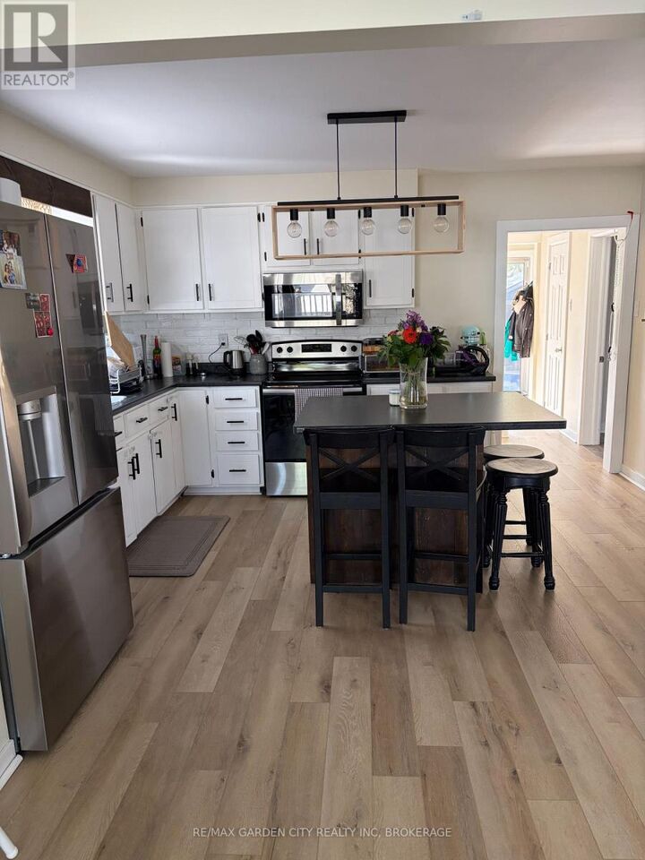 Property Photo:  39 Margery Avenue  ON L2R 6J9 