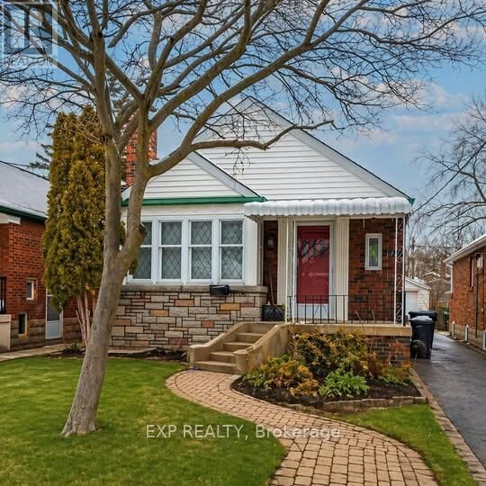 Property Photo:  11 Fairside Avenue 2  ON M4C 3G8 