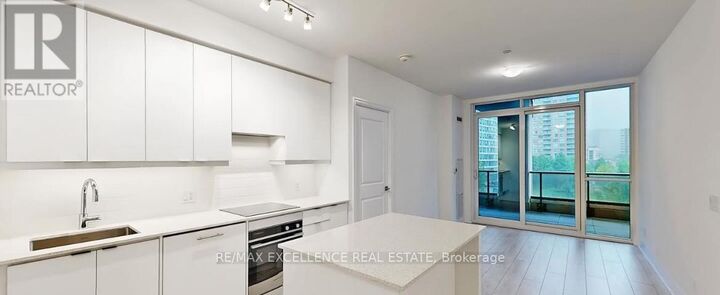 Property Photo:  30 Elm Drive West 301  ON L5A 4C3 