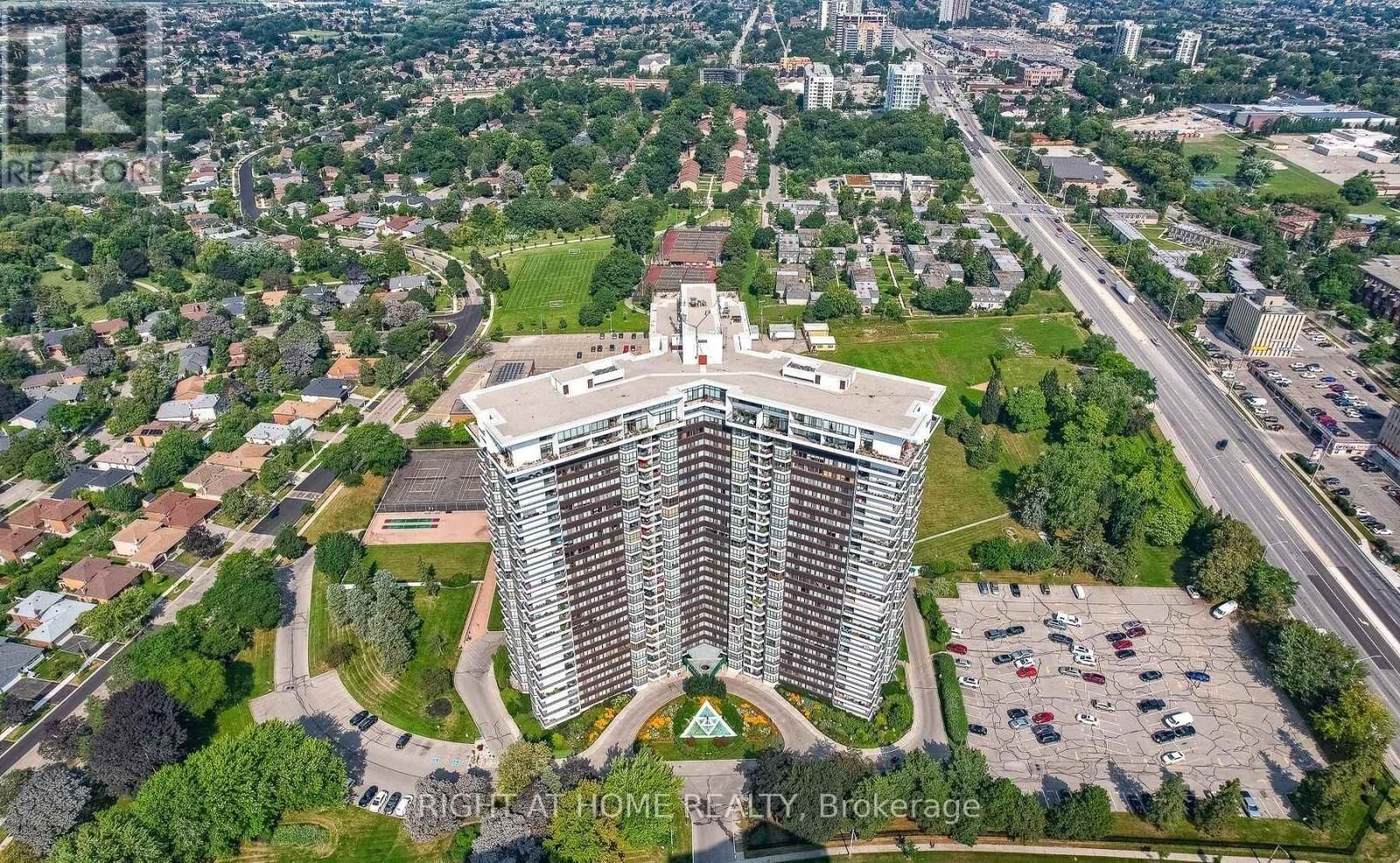 Property Photo:  1333 Bloor Street 1107  ON L4Y 3T6 