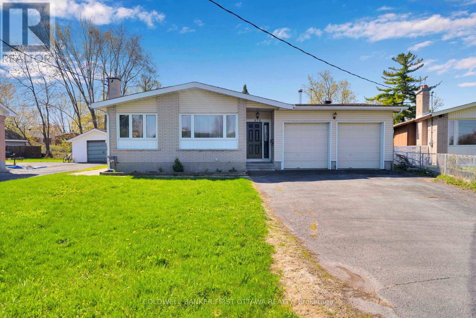 Property Photo:  876 Balsam Drive  ON K1E 1B5 