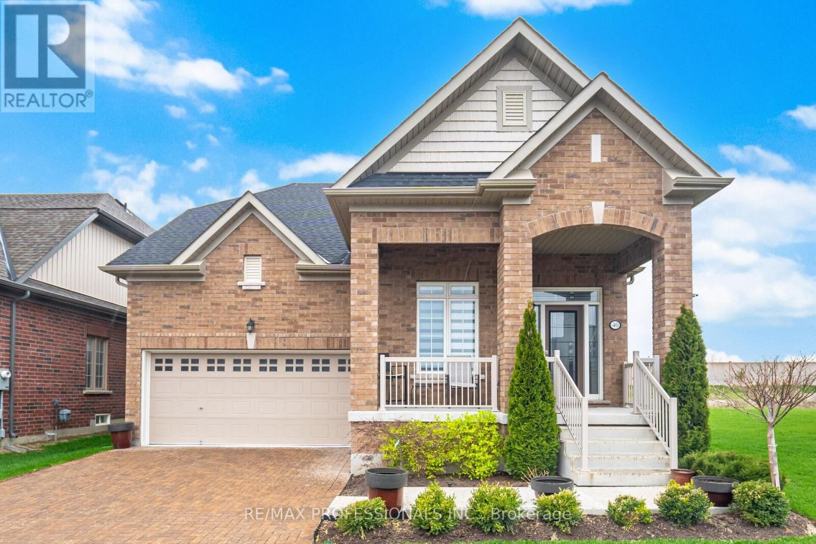 Property Photo:  40 Bluestone Crescent  ON L6R 4B8 