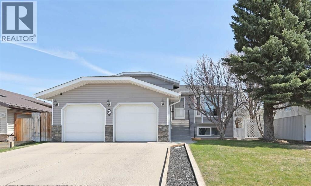 Property Photo:  32 Upland Crescent  AB T1R 0P5 