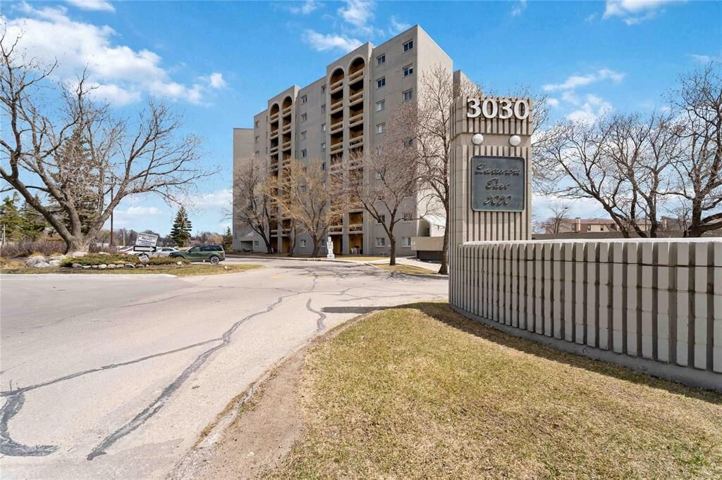 Property Photo:  3030 Pembina Highway  MB R3T 4K4 