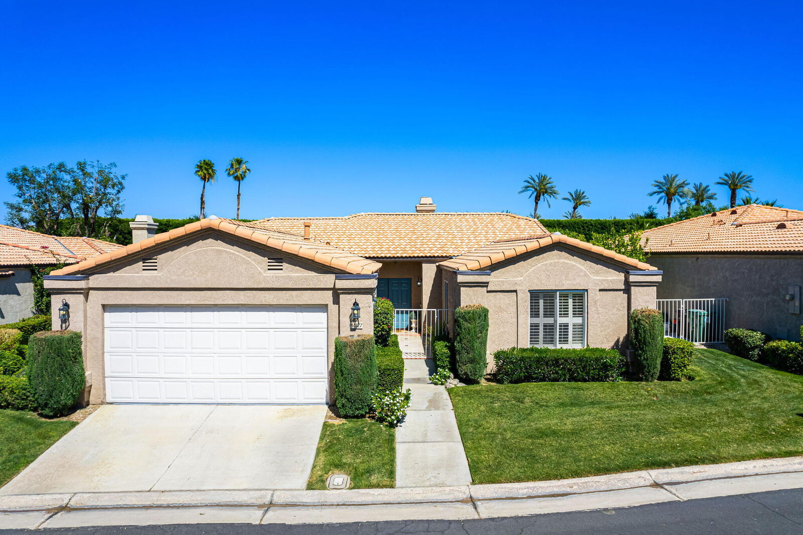 Property Photo:  48127 Vista Cielo  CA 92253 