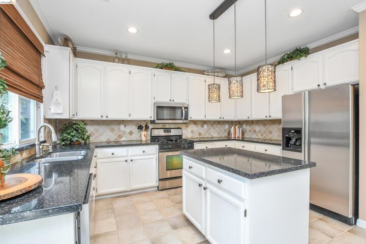 Property Photo:  1372 Fruitwood Way  CA 95376 