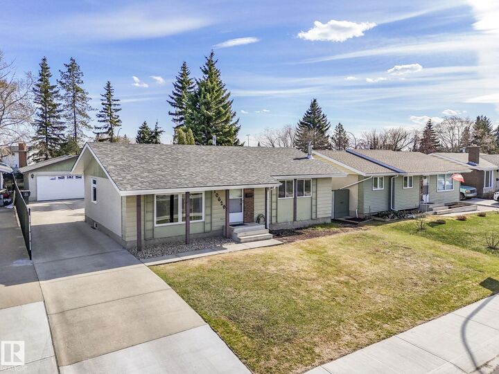 Property Photo:  10629 167A Avenue NW  AB T5X 2Y9 