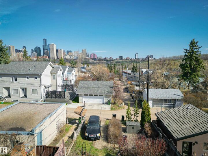 Property Photo:  9816 93 Avenue NW  AB T6E 2W1 