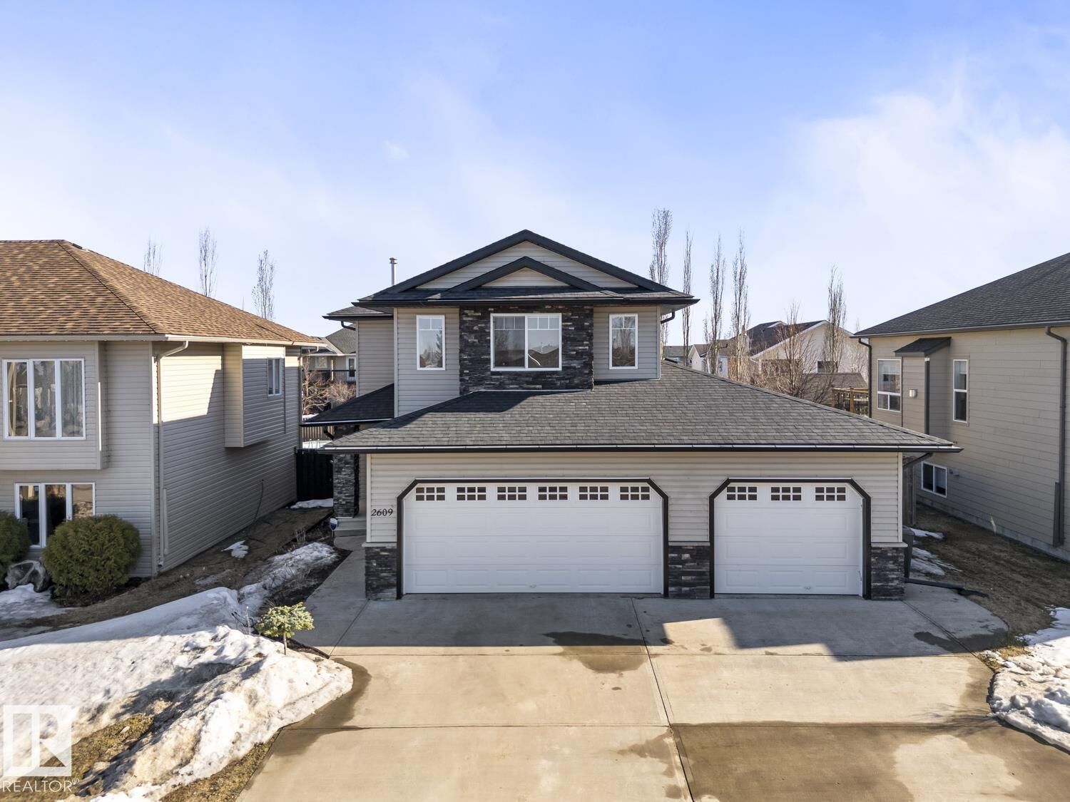 Property Photo:  2609 Lake Avenue  AB T9M 0A1 