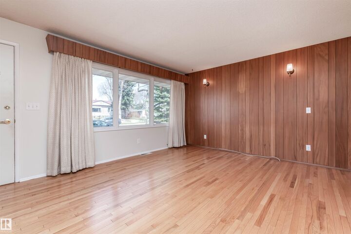 Property Photo:  10009 96A Avenue  AB T8L 1P9 