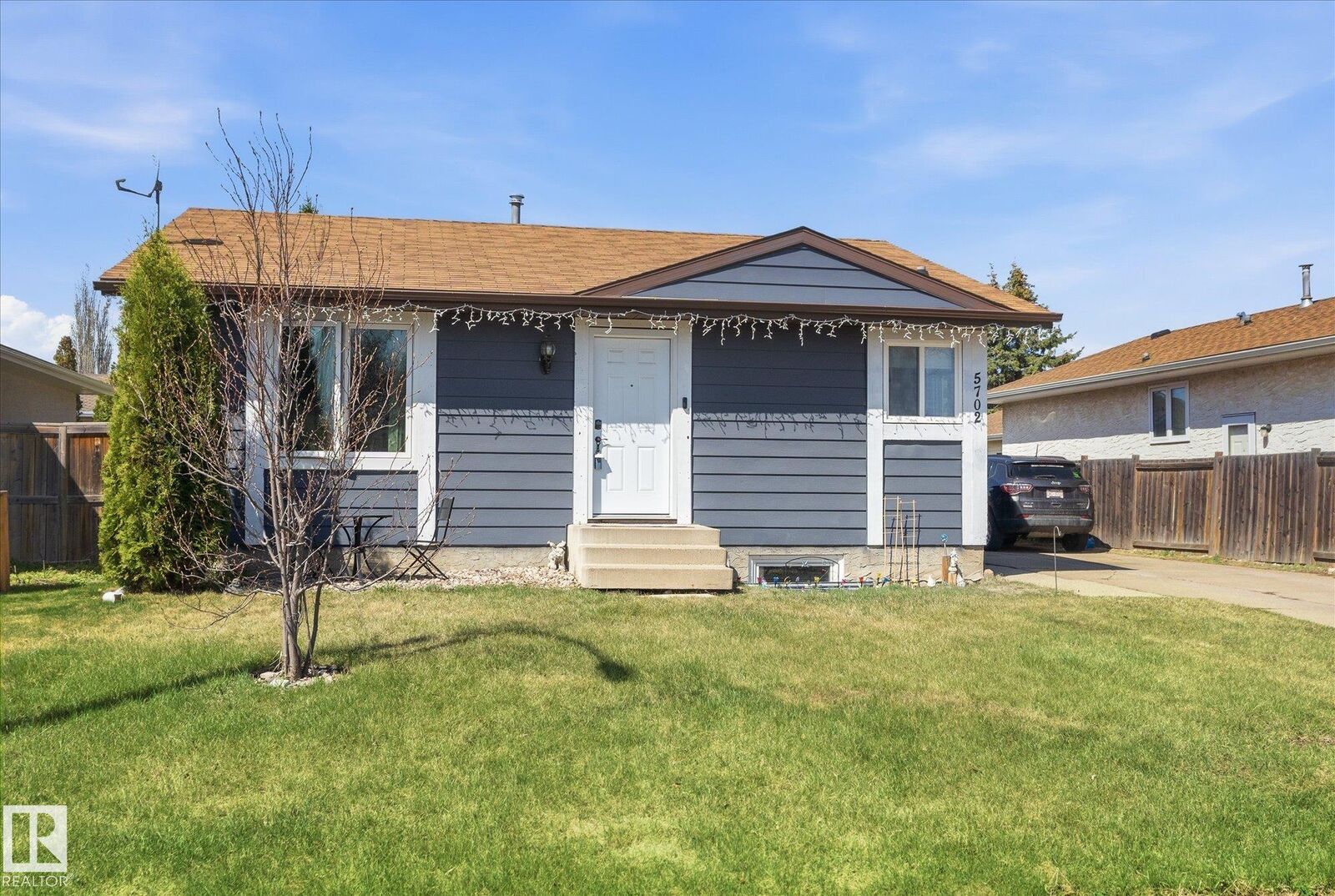Property Photo:  5702 50 Street  AB T7Z 1A8 