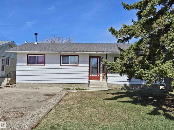 Property Photo:  4706 44 Avenue  AB T0A 3A3 
