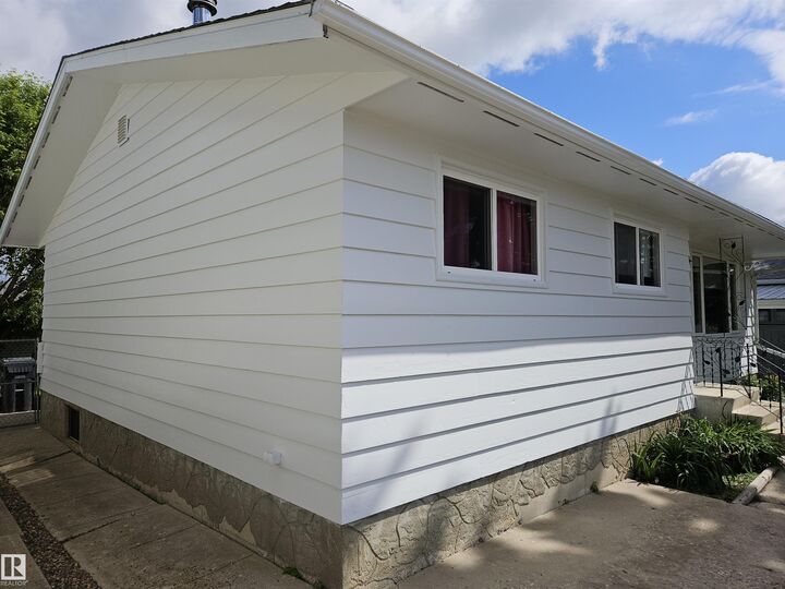 Property Photo: 4706 44 Avenue AB T0A 3A3